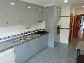 Apartamento T3 para Venda em Massamá e Monte Abraão