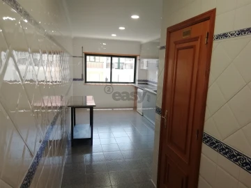 Apartamento T3 para Venda em Massamá e Monte Abraão