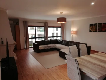 Apartamento T3 para Venda em Massamá e Monte Abraão