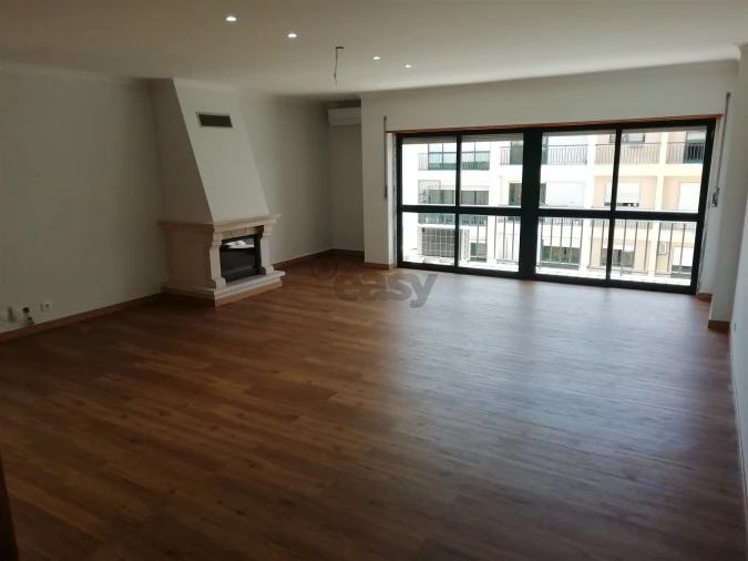 Apartamento T3 para Venda em Massamá e Monte Abraão Foto 2