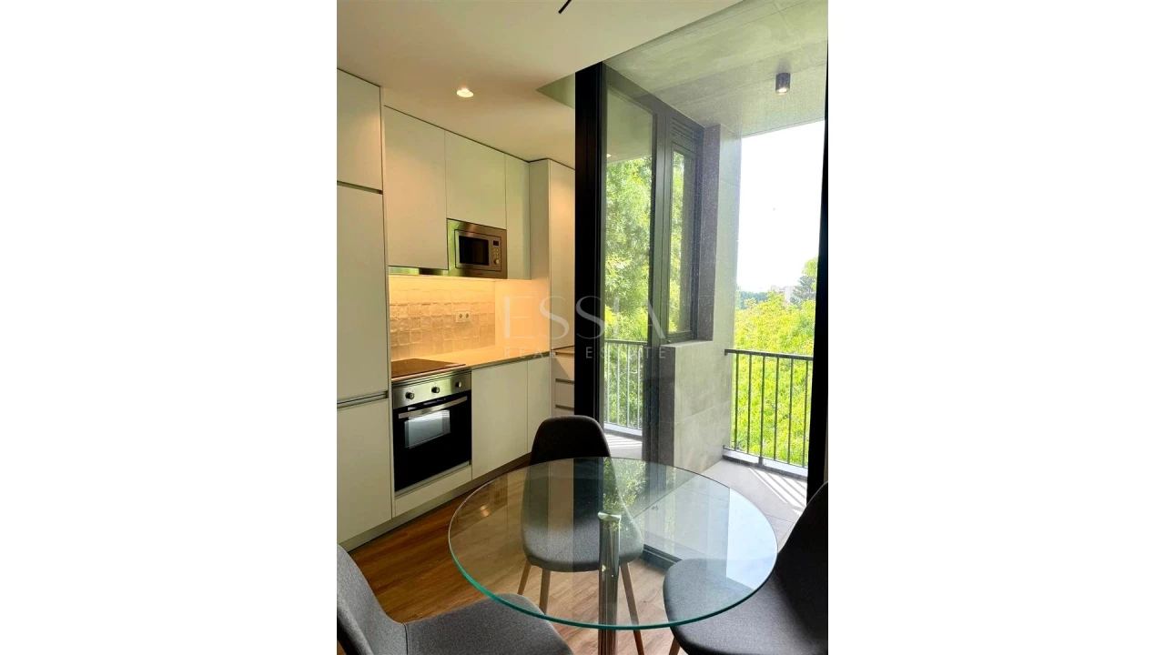 Apartamento T1 para Arrendamento em Lordelo do Ouro e Massarelos Foto 4