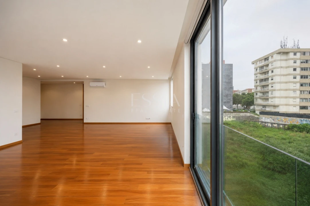 Apartamento T4 para Venda em Lordelo do Ouro e Massarelos Foto 6
