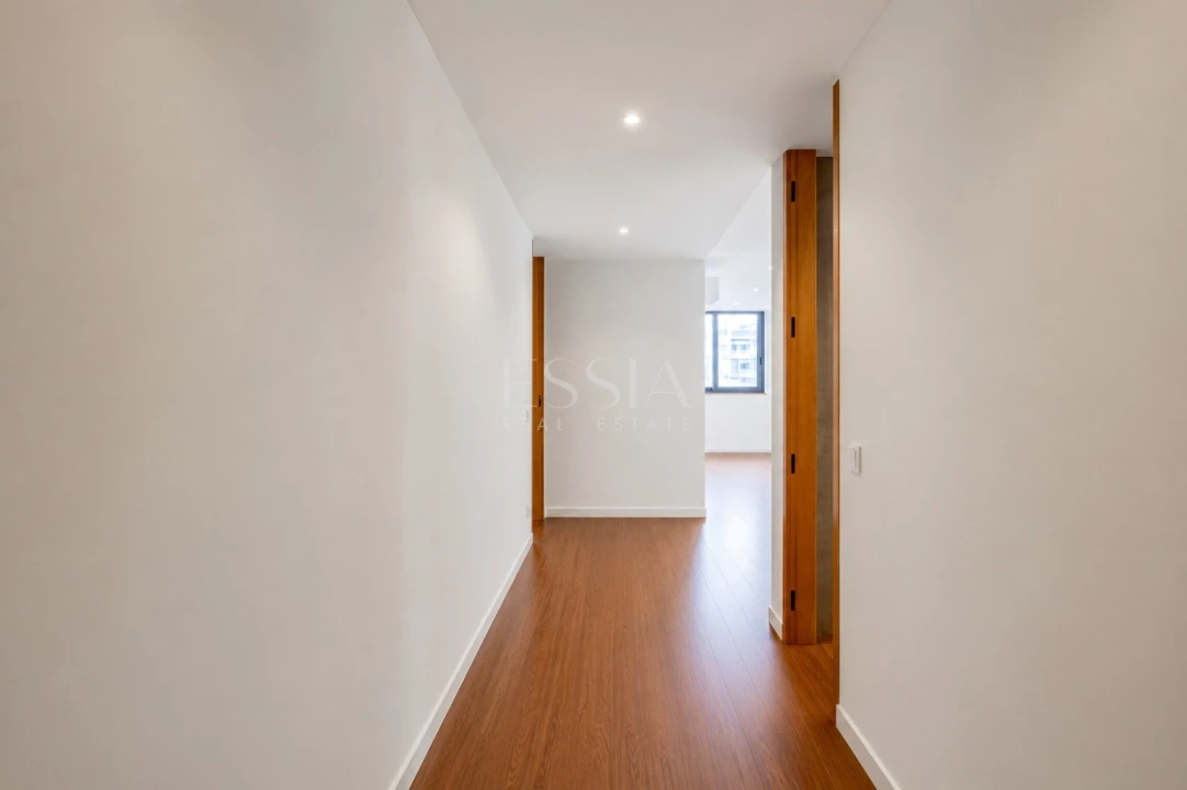 Apartamento T4 para Venda em Lordelo do Ouro e Massarelos Foto 31