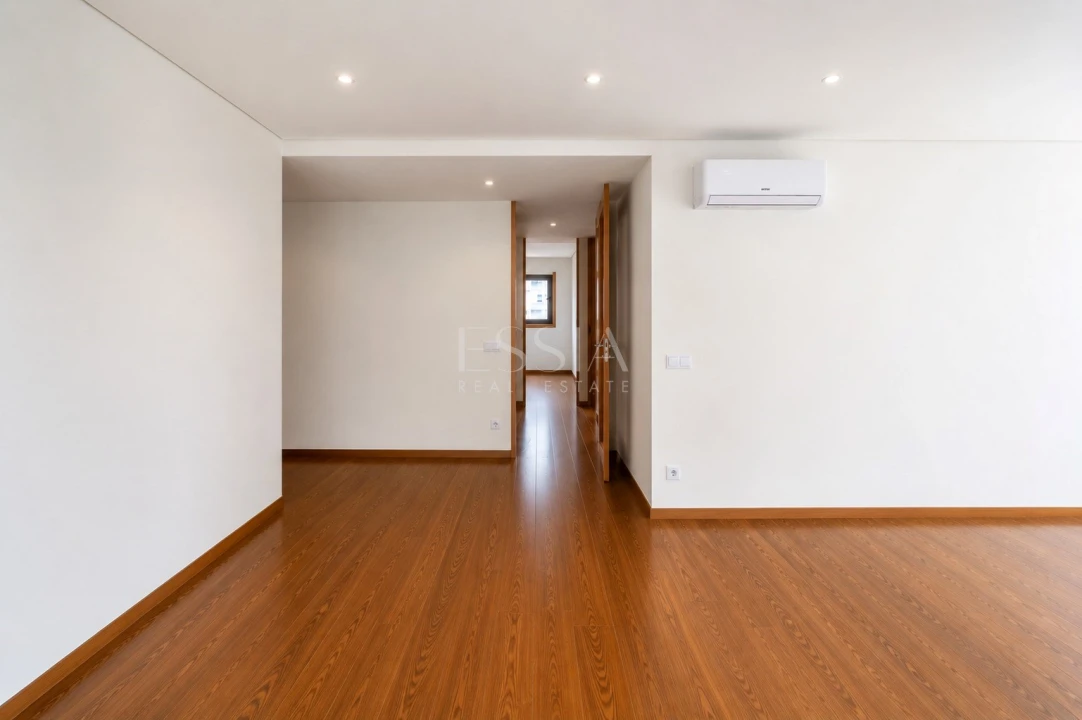 Apartamento T4 para Venda em Lordelo do Ouro e Massarelos Foto 14