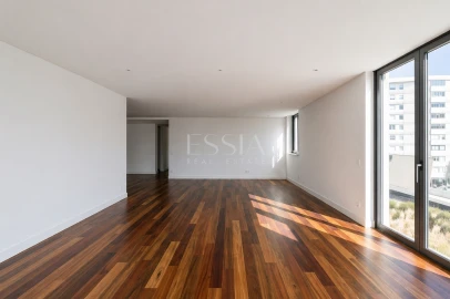 Apartamento T4 para Venda em Lordelo do Ouro e Massarelos