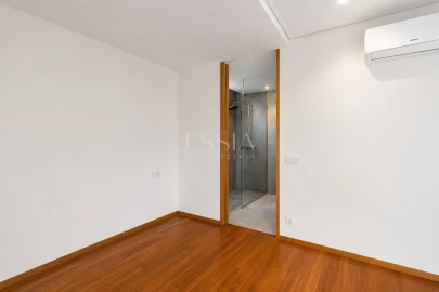 Apartamento T4 para Venda em Lordelo do Ouro e Massarelos