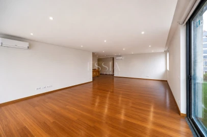 Apartamento T4 para Venda em Lordelo do Ouro e Massarelos