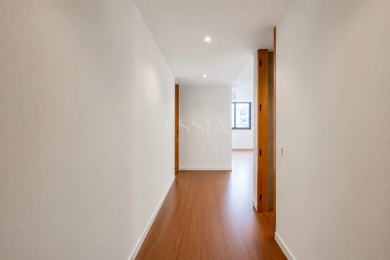 Apartamento T4 para Venda em Lordelo do Ouro e Massarelos Foto 31