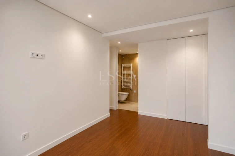 Apartamento T4 para Venda em Lordelo do Ouro e Massarelos Foto 29