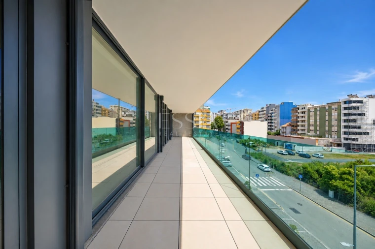 Apartamento T4 para Venda em Lordelo do Ouro e Massarelos Foto 33