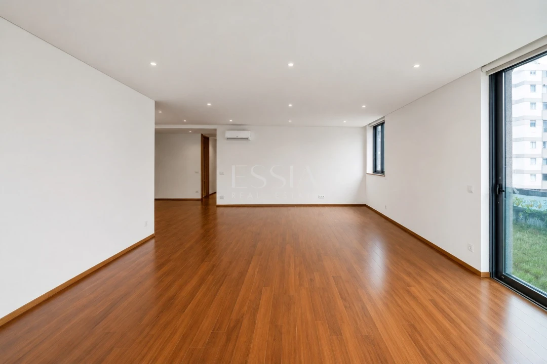 Apartamento T4 para Venda em Lordelo do Ouro e Massarelos Foto 7