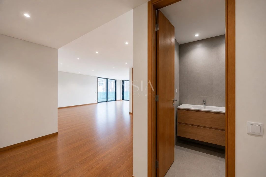 Apartamento T4 para Venda em Lordelo do Ouro e Massarelos Foto 15