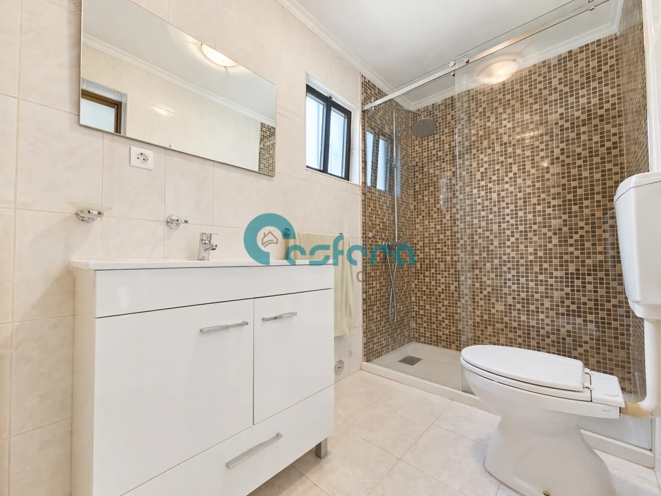 Moradia T3 para Venda em Oliveira do Douro Foto 8