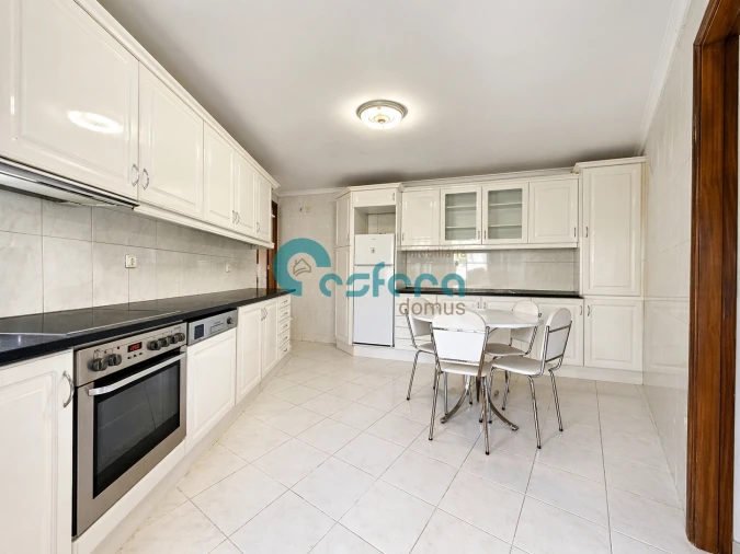 Moradia T3 para Venda em Oliveira do Douro Foto 3