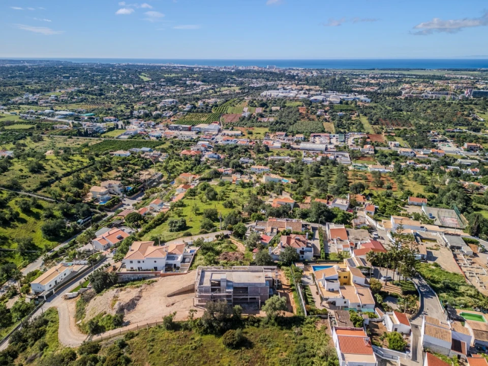 Moradia T6 para Venda em Quarteira Foto 3