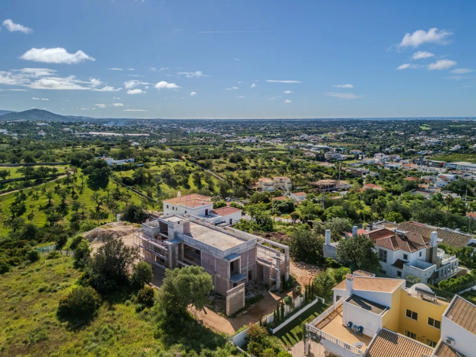 Moradia T6 para Venda em Quarteira Foto 11