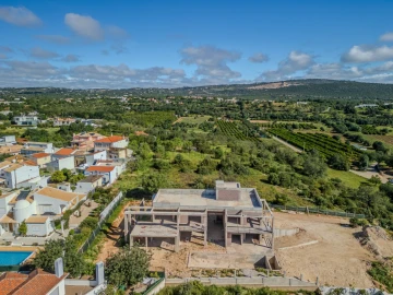 Moradia T6 para Venda em Quarteira