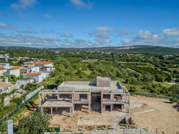 Moradia T6 para Venda em Quarteira