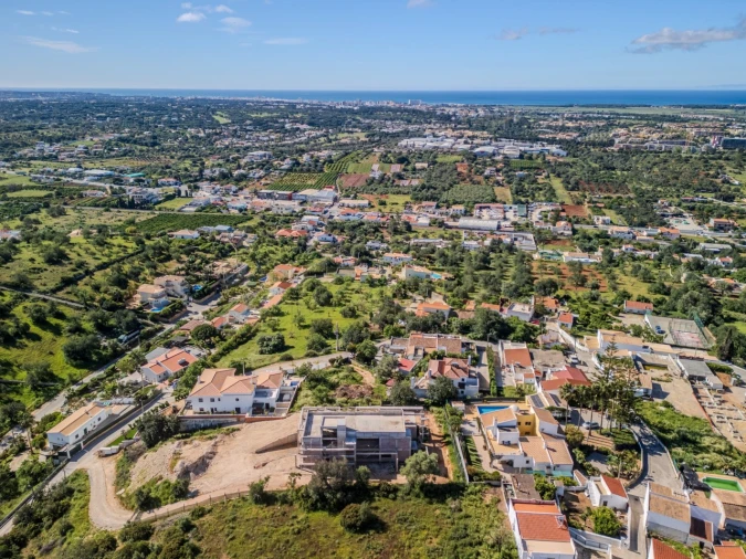 Moradia T6 para Venda em Quarteira Foto 3