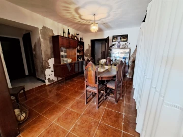 Moradia T4 para Venda em Igreja Nova do Sobral