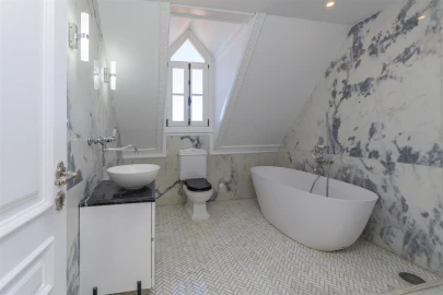 Moradia T5 para Arrendamento em Santa Maria e São Miguel, São Martinho, São Pedro Penaferrim