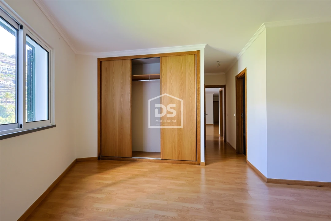 Apartamento T2 para Venda em Caniço Foto 16