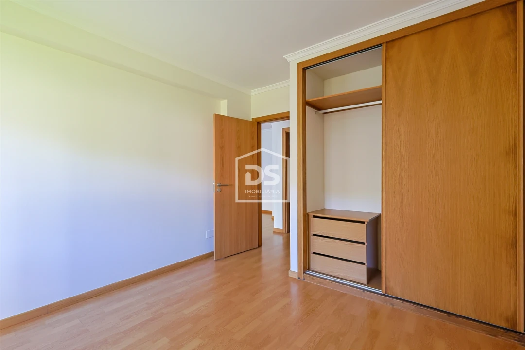 Apartamento T2 para Venda em Caniço Foto 7