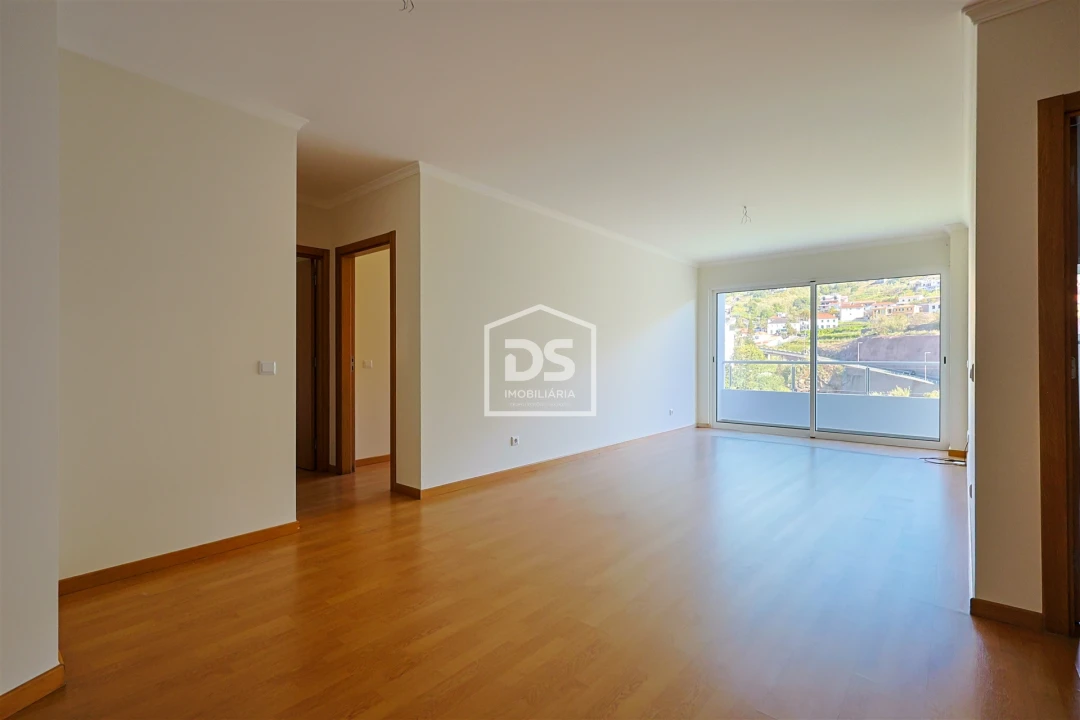 Apartamento T2 para Venda em Caniço Foto 2