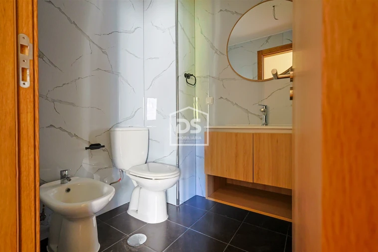 Apartamento T2 para Venda em Caniço Foto 12