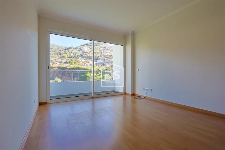 Apartamento T2 para Venda em Caniço Foto 3