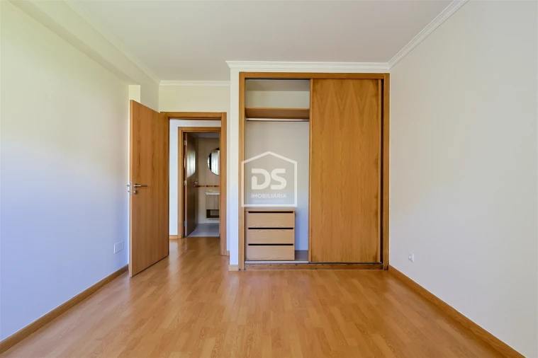 Apartamento T2 para Venda em Caniço Foto 9