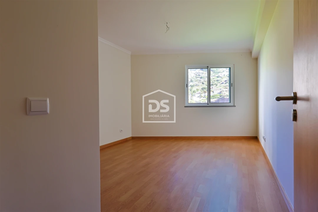 Apartamento T2 para Venda em Caniço Foto 6