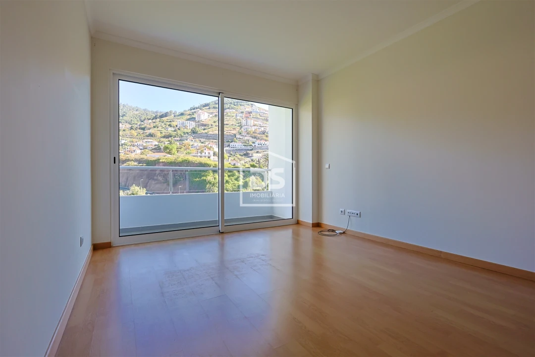 Apartamento T2 para Venda em Caniço Foto 3