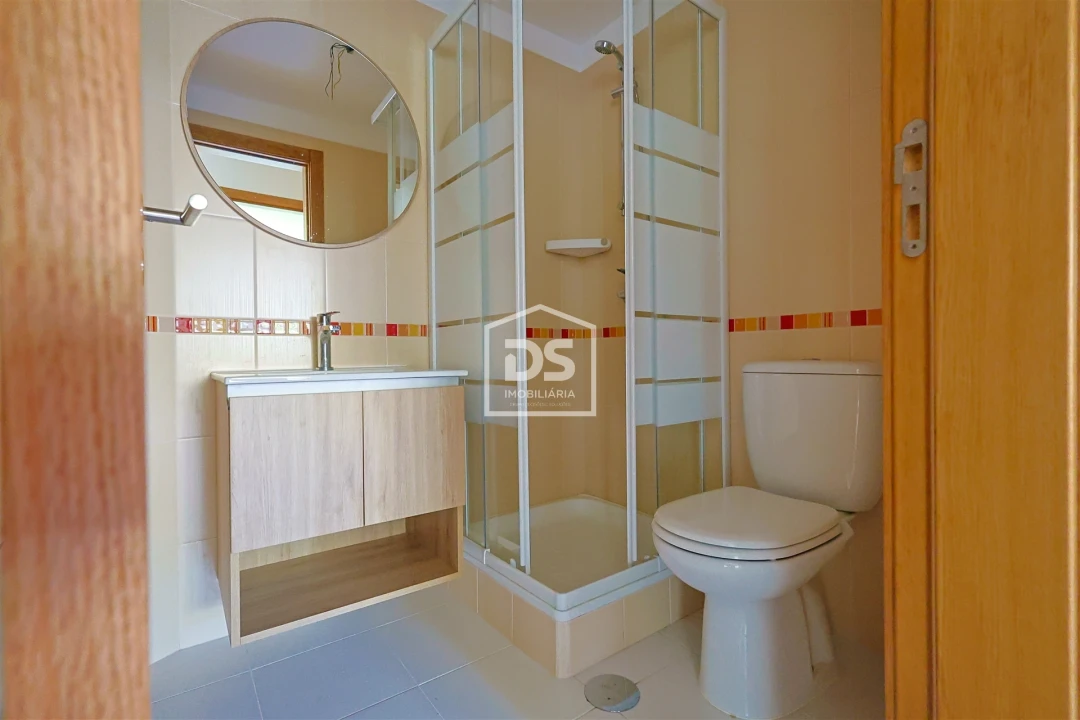 Apartamento T2 para Venda em Caniço Foto 4