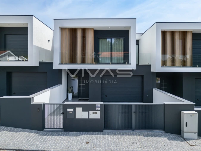 Moradia T3 para Venda em Alpendorada, Várzea e Torrão Foto 2