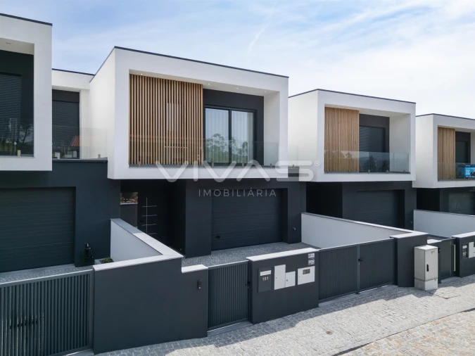 Moradia T3 para Venda em Alpendorada, Várzea e Torrão Foto 3