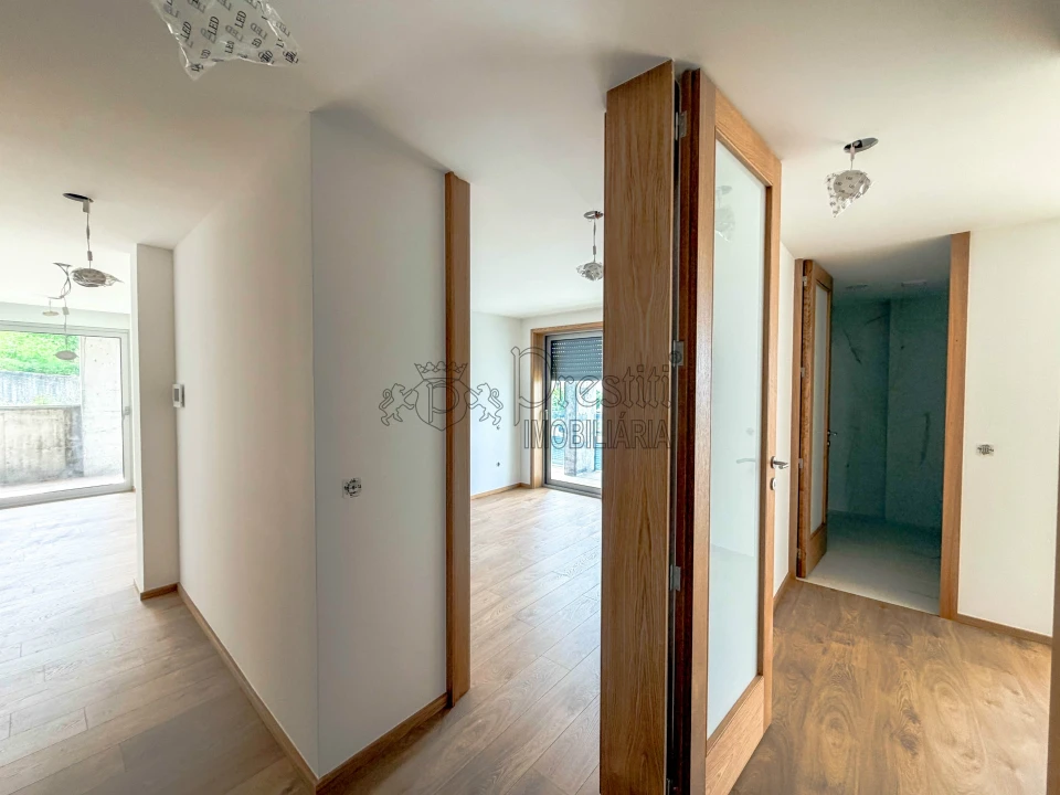 Apartamento T2 para Arrendamento em Urgezes Foto 5