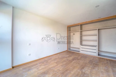 Apartamento T2 para Arrendamento em Urgezes