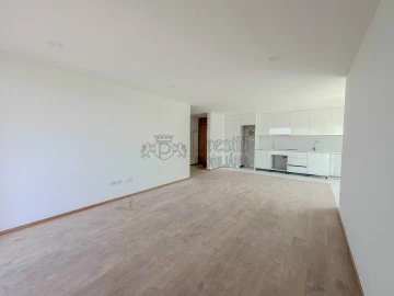 Apartamento T2 para Arrendamento em Urgezes