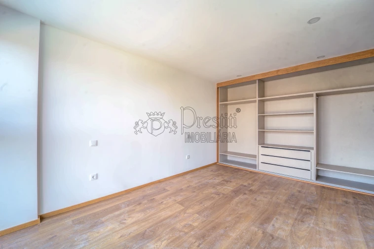 Apartamento T2 para Arrendamento em Urgezes Foto 8