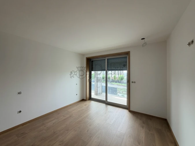 Apartamento T2 para Arrendamento em Urgezes Foto 10