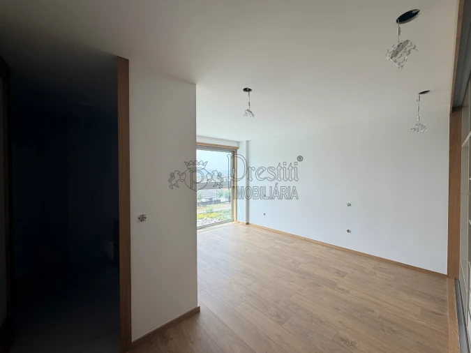 Apartamento T2 para Arrendamento em Urgezes Foto 6