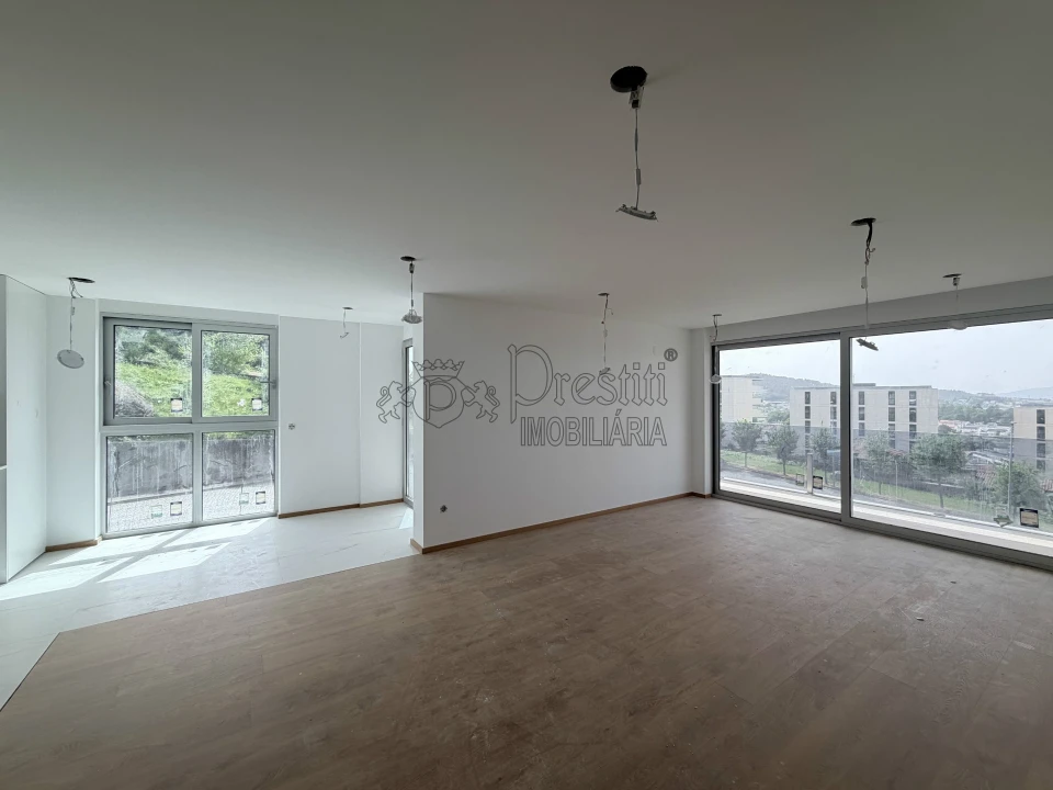 Apartamento T2 para Arrendamento em Urgezes Foto 2