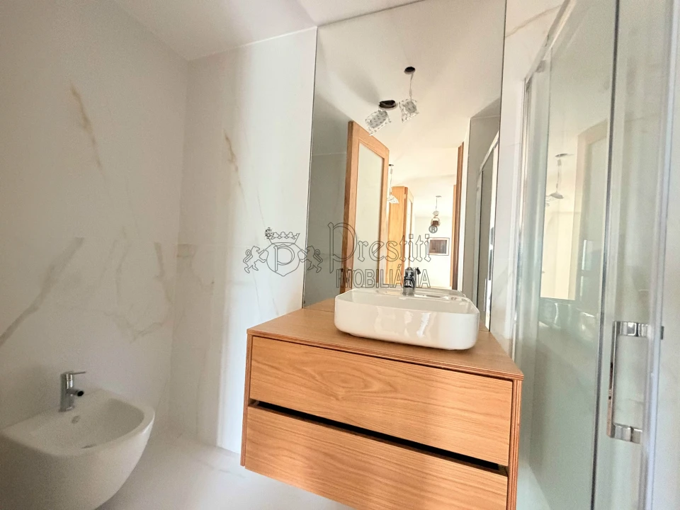 Apartamento T2 para Arrendamento em Urgezes Foto 11