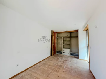 Apartamento T2 para Arrendamento em Urgezes