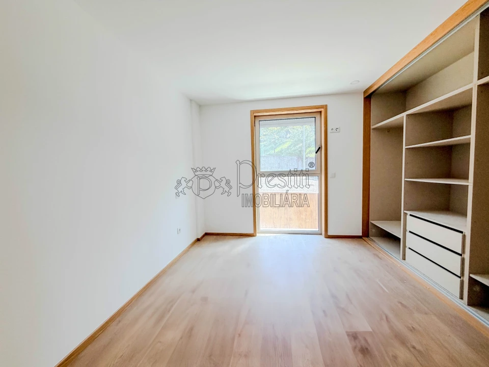 Apartamento T2 para Arrendamento em Urgezes Foto 6