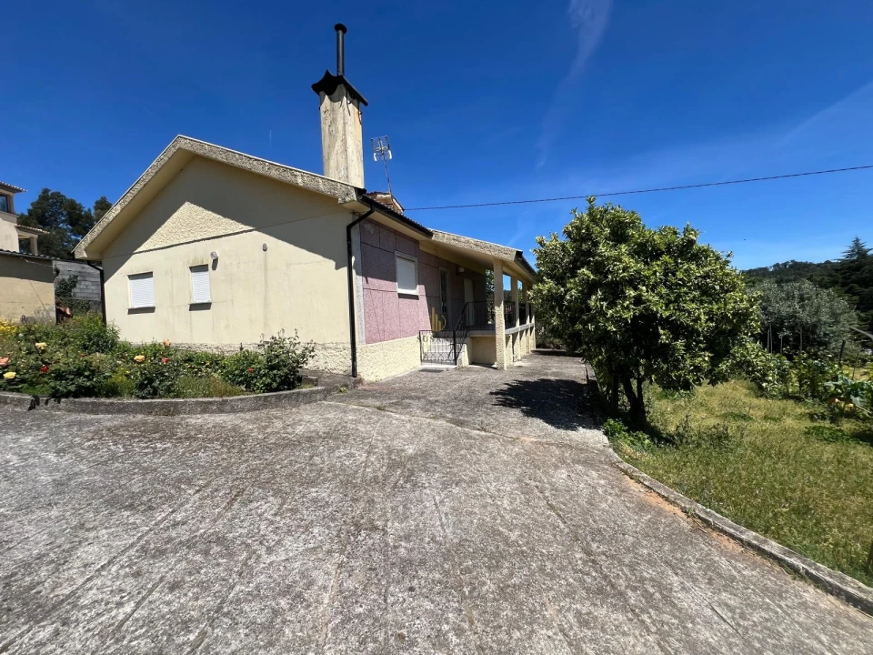 Moradia T3 para Venda em Mundão Foto 1