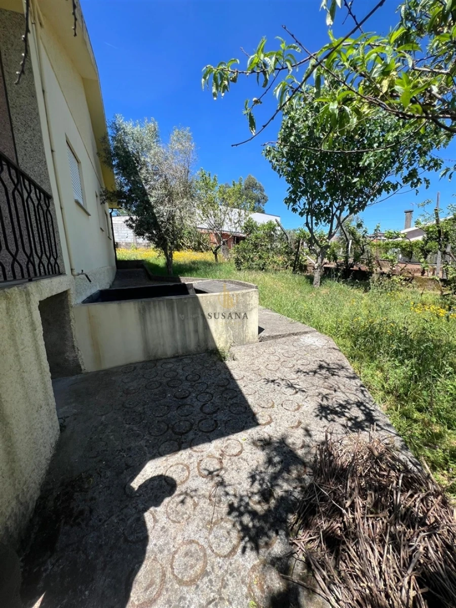 Moradia T3 para Venda em Mundão Foto 4