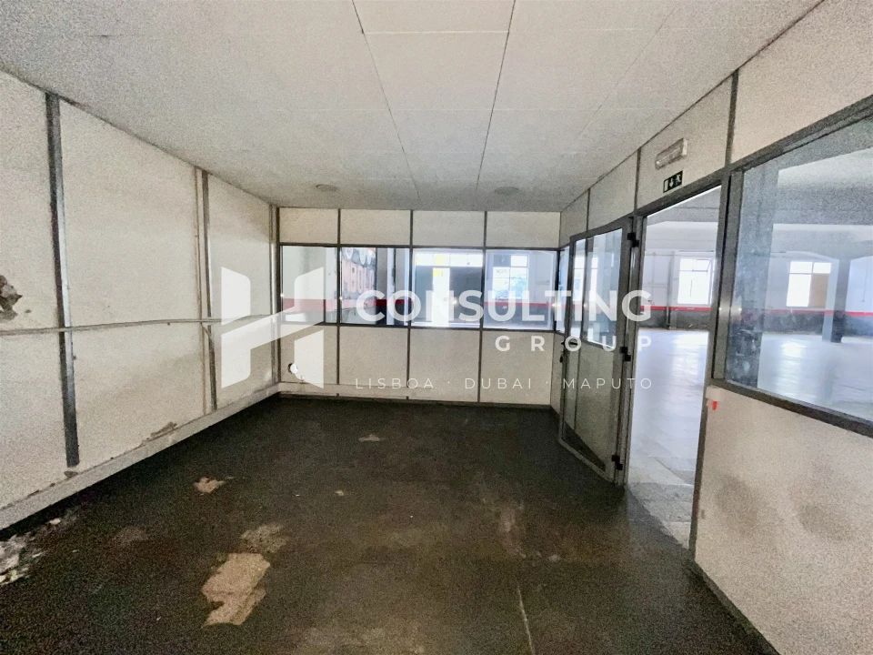 Armazém para Arrendamento em Amora Foto 14