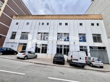 Armazém para Arrendamento em Amora